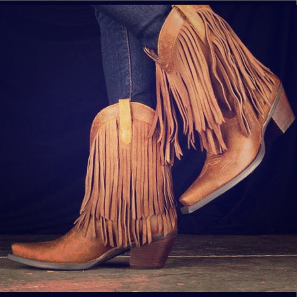 Perfect for STAGECOACH! Ariat fringed cowboy boots